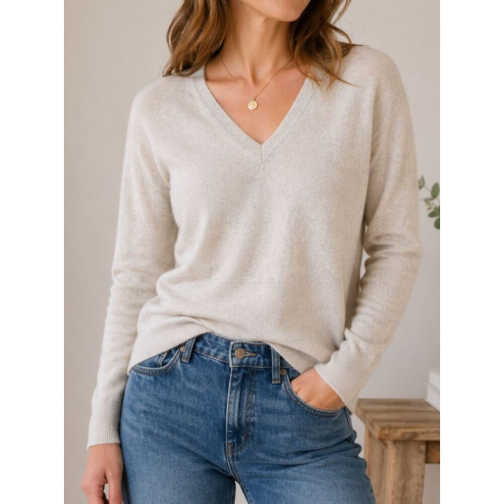 Rebecca Minkoff 100% Cashmere Cream V-Neck Sweater in Womens size Small